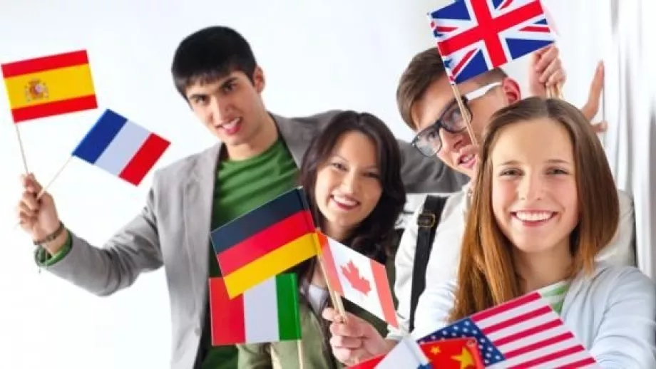 How does an international student finance an MBA in America?